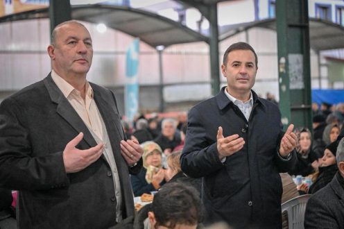 akin_bigadiclilerle_iftar_sofrasinda_bulustu_6-496x330 Ahmet Akın Bigadiç’te İftar Sofrasında