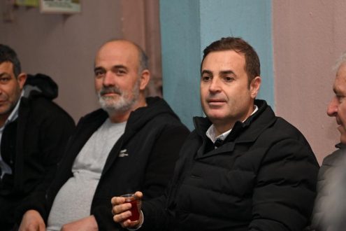 akin_kepsutlularla_iftar_yapti_10-495x330 Ahmet Akın Kepsut’ta Binlerce Kişiyle İftar Yaptı: "Balıkesir Benim Ailem"