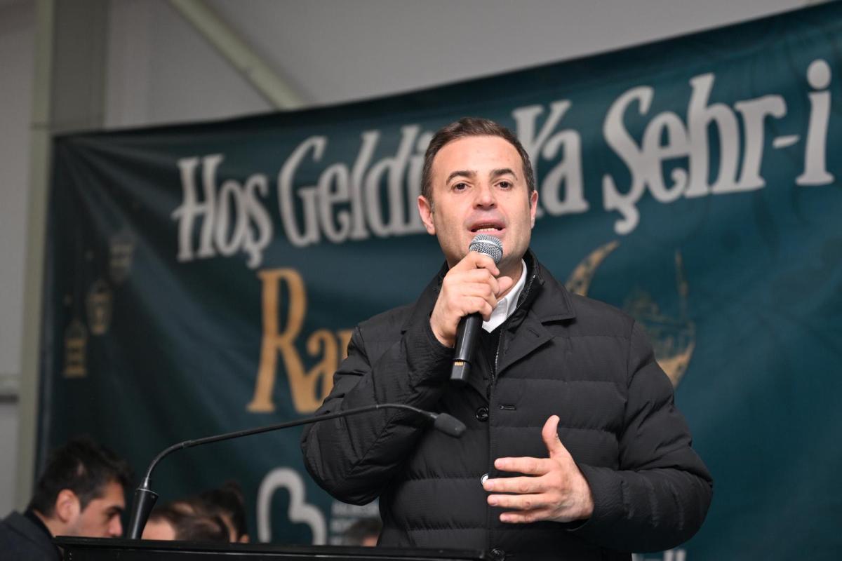 akin_kepsutlularla_iftar_yapti_3 Ahmet Akın Kepsut’ta Binlerce Kişiyle İftar Yaptı: "Balıkesir Benim Ailem"