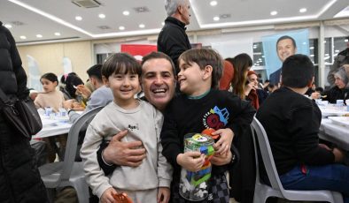 Ahmet Akın Kepsut’ta Binlerce Kişiyle İftar Yaptı: “Balıkesir Benim Ailem”