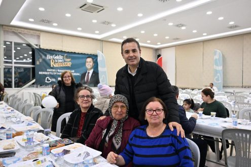 akin_kepsutlularla_iftar_yapti_6-495x330 Ahmet Akın Kepsut’ta Binlerce Kişiyle İftar Yaptı: "Balıkesir Benim Ailem"