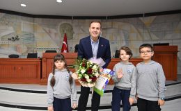 Ahmet Akın öğrencileri belediyede ağırladı