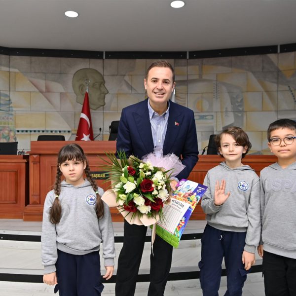 akin_ogrencileri_4.jpeg-600x600 Ahmet Akın öğrencileri belediyede ağırladı