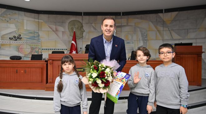 Ahmet Akın öğrencileri belediyede ağırladı