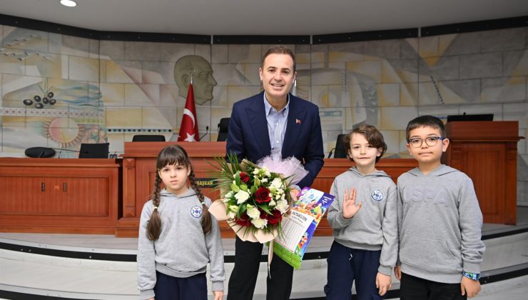 Ahmet Akın öğrencileri belediyede ağırladı