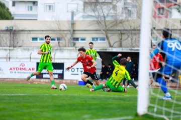 burhaniye_belediyespor-11-360x240 Burhaniye Belediyespor Şampiyonluğa Koşuyor