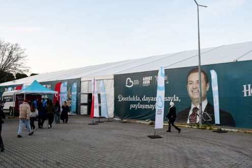 buyuksehir_ilk_iftarini_vatandaslariyla_gerceklestirdi_2_medium-495x330 Balıkesir’de İlk İftar Atatürk Parkı’nda