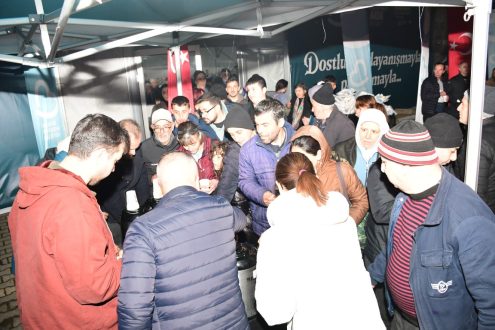 buyuksehir_ilk_iftarini_vatandaslariyla_gerceklestirdi_4_medium-495x330 Balıkesir’de İlk İftar Atatürk Parkı’nda