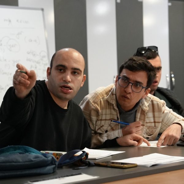 buyuksehir_kent_konseyi_is_birligiyle_ozel_gereksinimli_bireylere_e-kpss_hazirlik_egitimi_donemini__10-600x600 Balıkesir’de e-KPSS Hazırlık Eğitimi Başladı