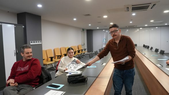 buyuksehir_kent_konseyi_is_birligiyle_ozel_gereksinimli_bireylere_e-kpss_hazirlik_egitimi_donemini__3-587x330 Balıkesir’de e-KPSS Hazırlık Eğitimi Başladı