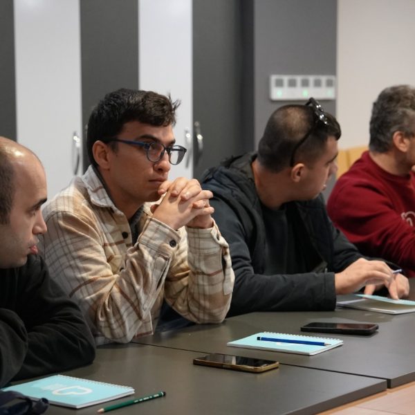 buyuksehir_kent_konseyi_is_birligiyle_ozel_gereksinimli_bireylere_e-kpss_hazirlik_egitimi_donemini__4-600x600 Balıkesir’de e-KPSS Hazırlık Eğitimi Başladı