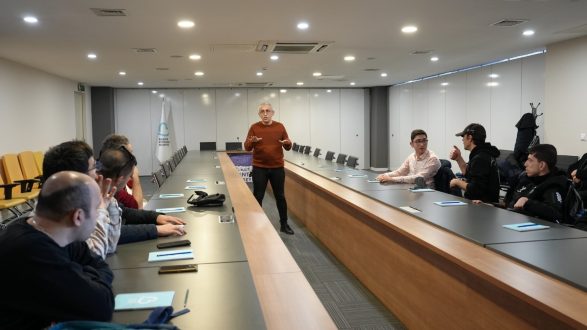 buyuksehir_kent_konseyi_is_birligiyle_ozel_gereksinimli_bireylere_e-kpss_hazirlik_egitimi_donemini__5-587x330 Balıkesir’de e-KPSS Hazırlık Eğitimi Başladı