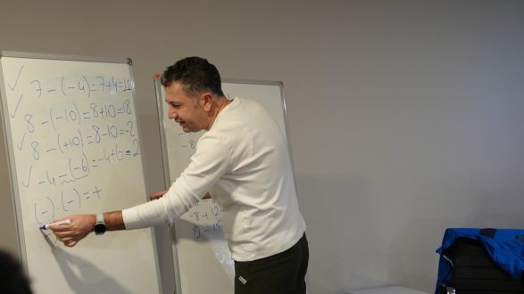 buyuksehir_kent_konseyi_is_birligiyle_ozel_gereksinimli_bireylere_e-kpss_hazirlik_egitimi_donemini__6-587x330 Balıkesir’de e-KPSS Hazırlık Eğitimi Başladı