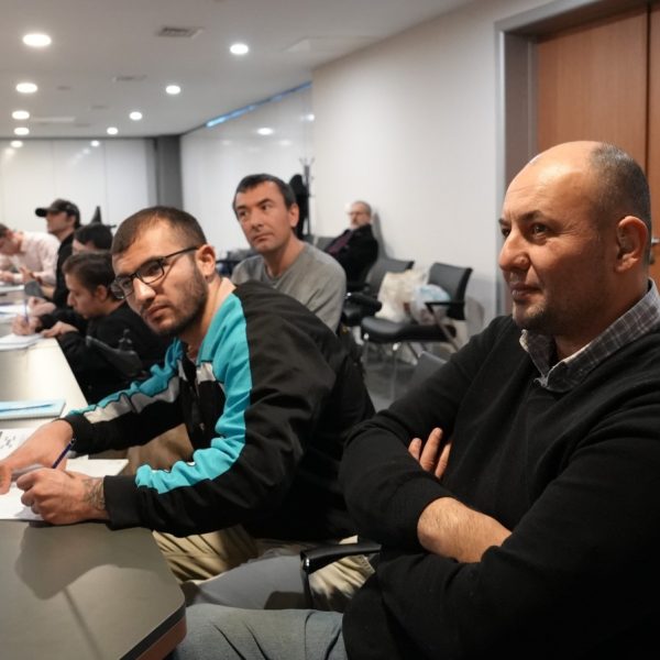 buyuksehir_kent_konseyi_is_birligiyle_ozel_gereksinimli_bireylere_e-kpss_hazirlik_egitimi_donemini__7-600x600 Balıkesir’de e-KPSS Hazırlık Eğitimi Başladı