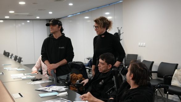 buyuksehir_kent_konseyi_is_birligiyle_ozel_gereksinimli_bireylere_e-kpss_hazirlik_egitimi_donemini__8-587x330 Balıkesir’de e-KPSS Hazırlık Eğitimi Başladı