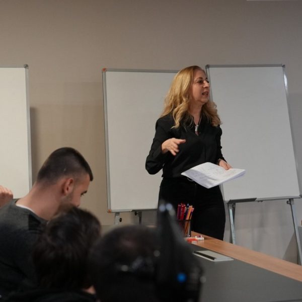 buyuksehir_kent_konseyi_is_birligiyle_ozel_gereksinimli_bireylere_e-kpss_hazirlik_egitimi_donemini__9-Kopyala-600x600 Balıkesir’de e-KPSS Hazırlık Eğitimi Başladı