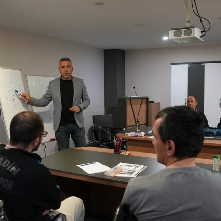 buyuksehir_kent_konseyi_is_birligiyle_ozel_gereksinimli_bireylere_e-kpss_hazirlik_egitimi_donemini_bas_1-Kopyala-450x450 Balıkesir’de e-KPSS Hazırlık Eğitimi Başladı