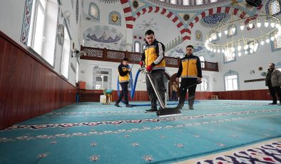 Balıkesir’de Cami Temizliği: Ramazan Öncesi Gül Kokulu Hijyen