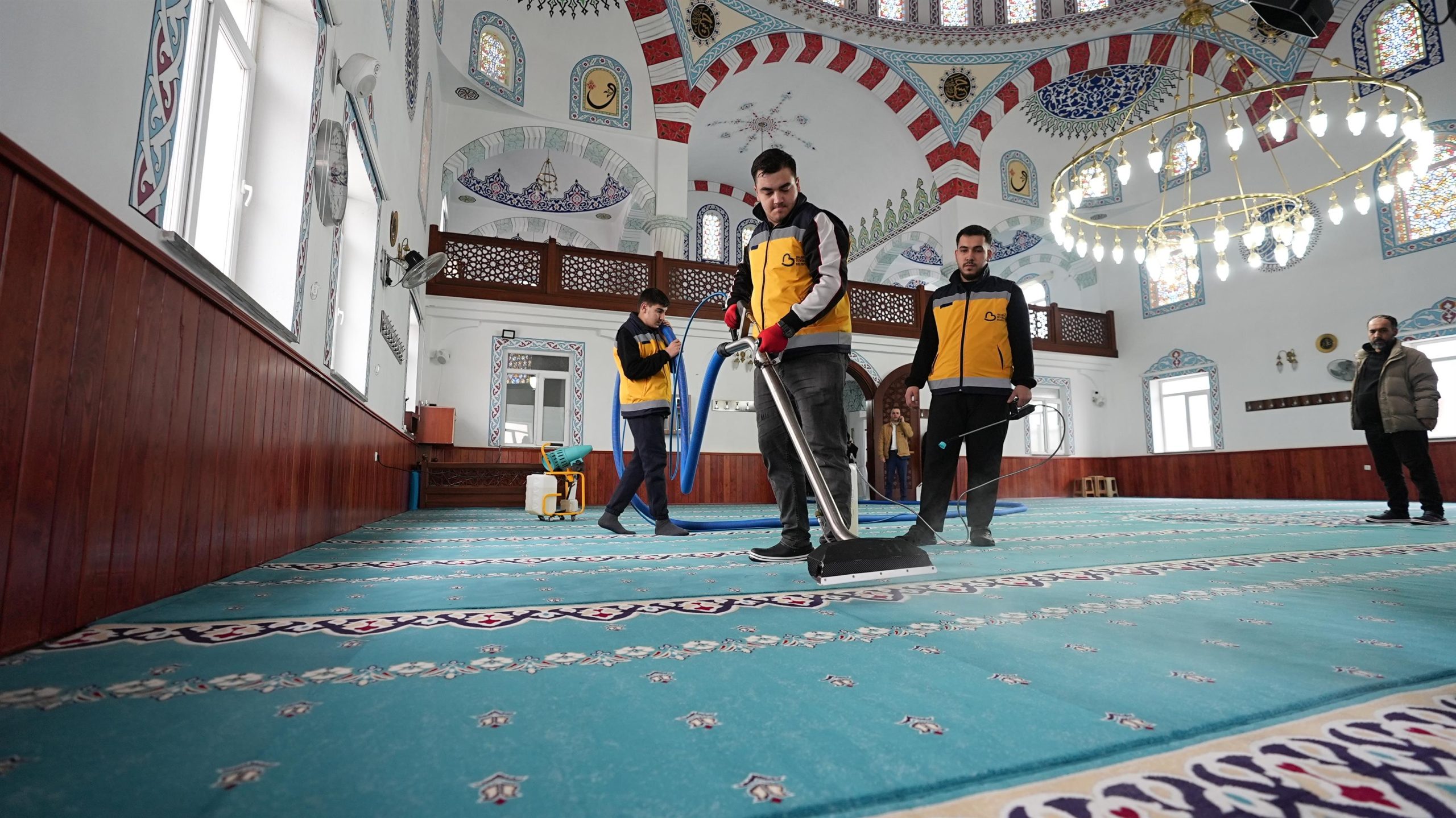 Balıkesir’de Cami Temizliği: Ramazan Öncesi Gül Kokulu Hijyen