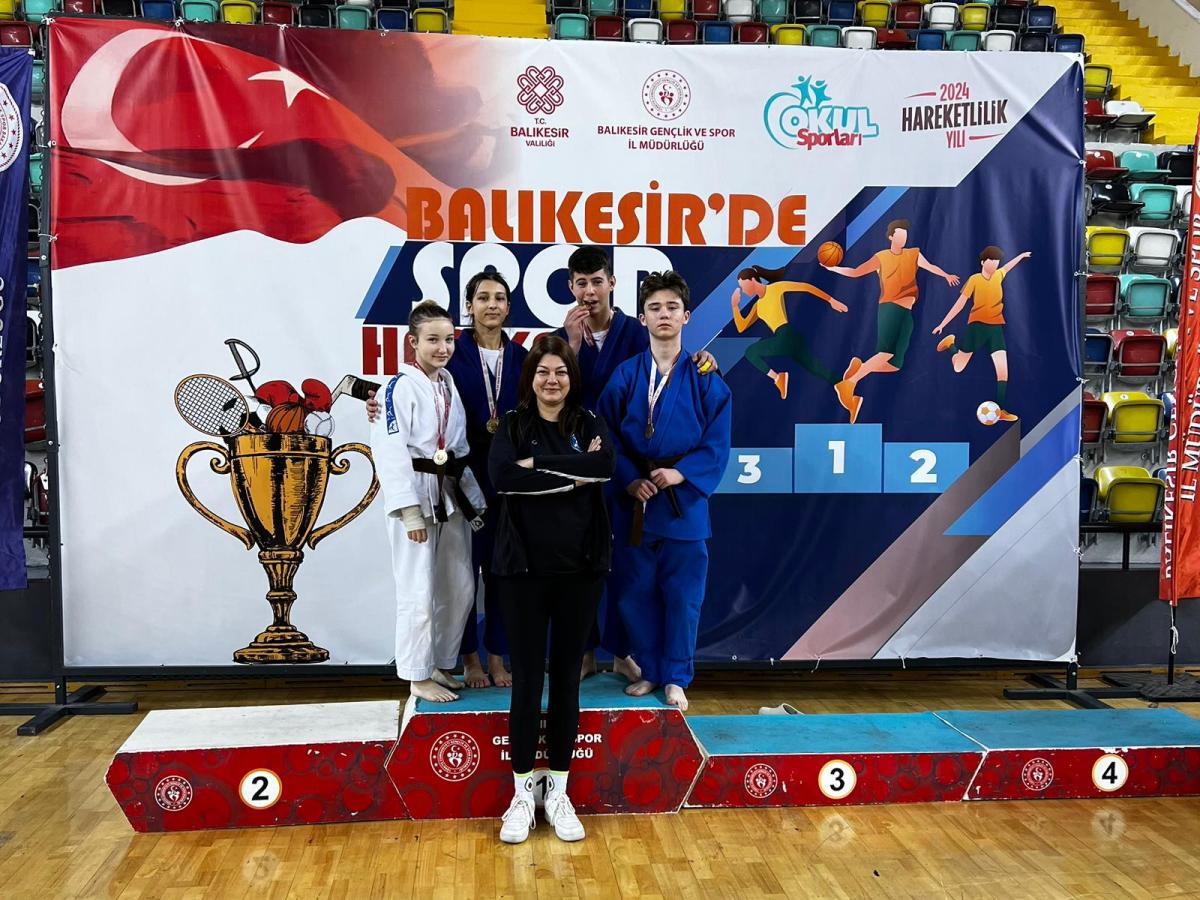 buyuksehirin sporculari gures ve judoda madalyalari topladi 7