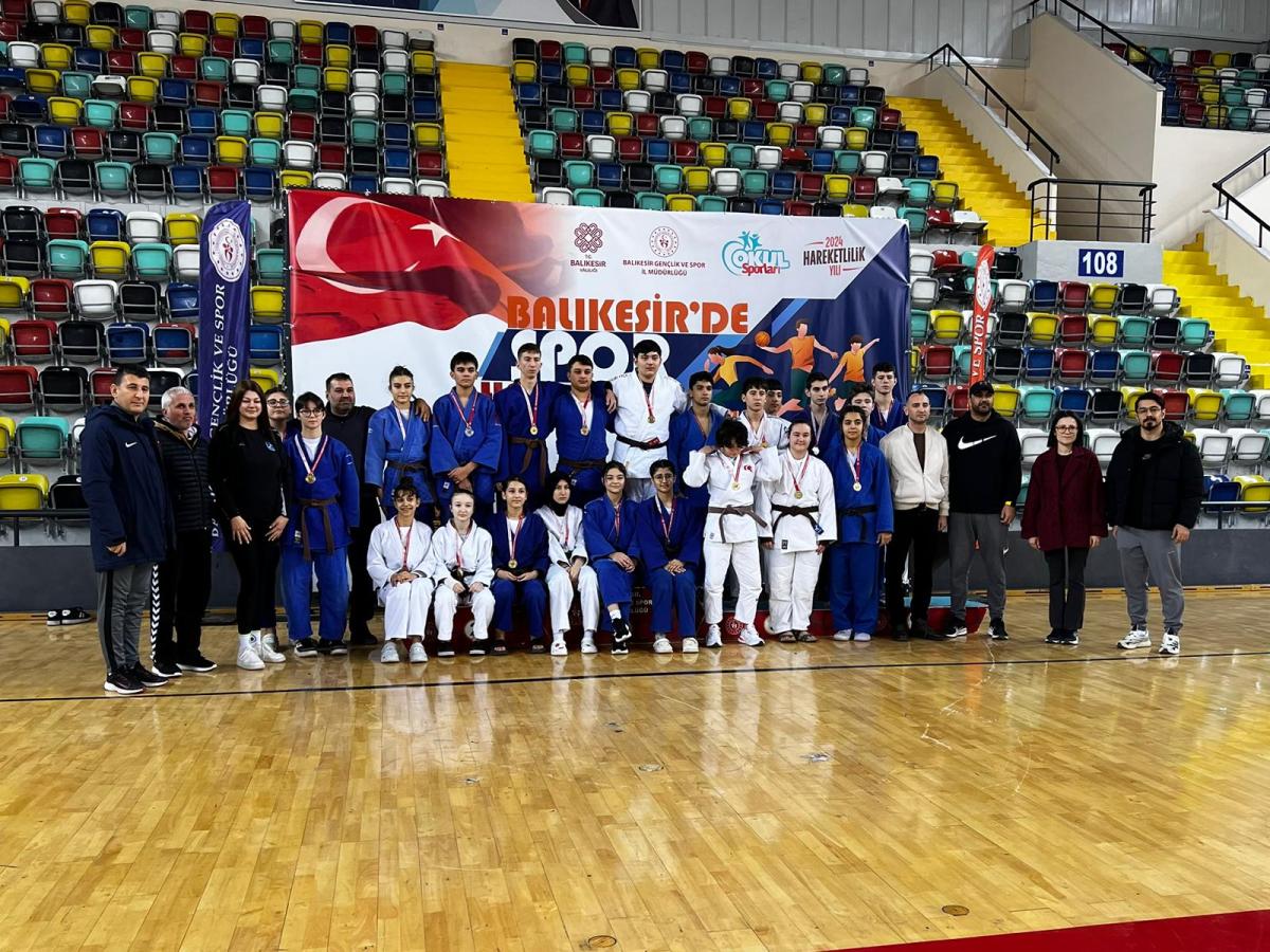 buyuksehirin sporculari gures ve judoda madalyalari topladi 8