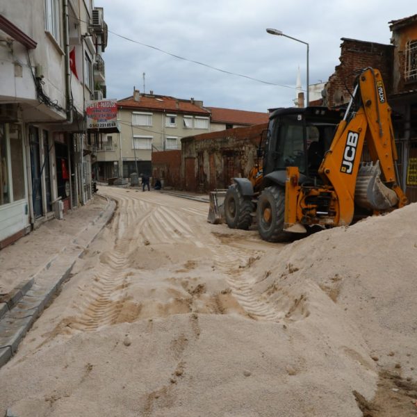 photo_2026-02-20_16-08-07-600x600 Edremit’te Yol Atağı: Ertaş Sahada İncelemede