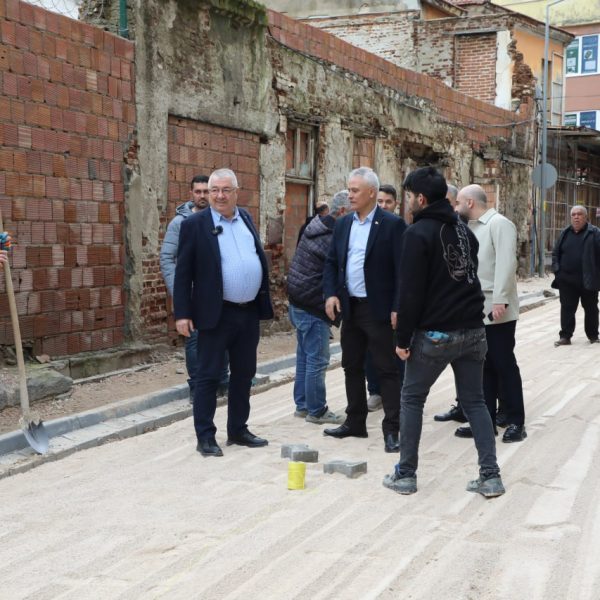 photo_2026-02-20_16-08-12-600x600 Edremit’te Yol Atağı: Ertaş Sahada İncelemede