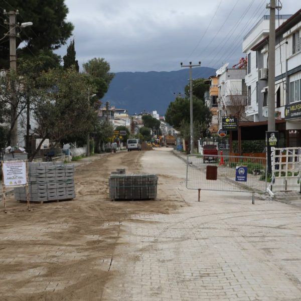 photo_2026-02-20_16-08-33-600x600 Edremit’te Yol Atağı: Ertaş Sahada İncelemede