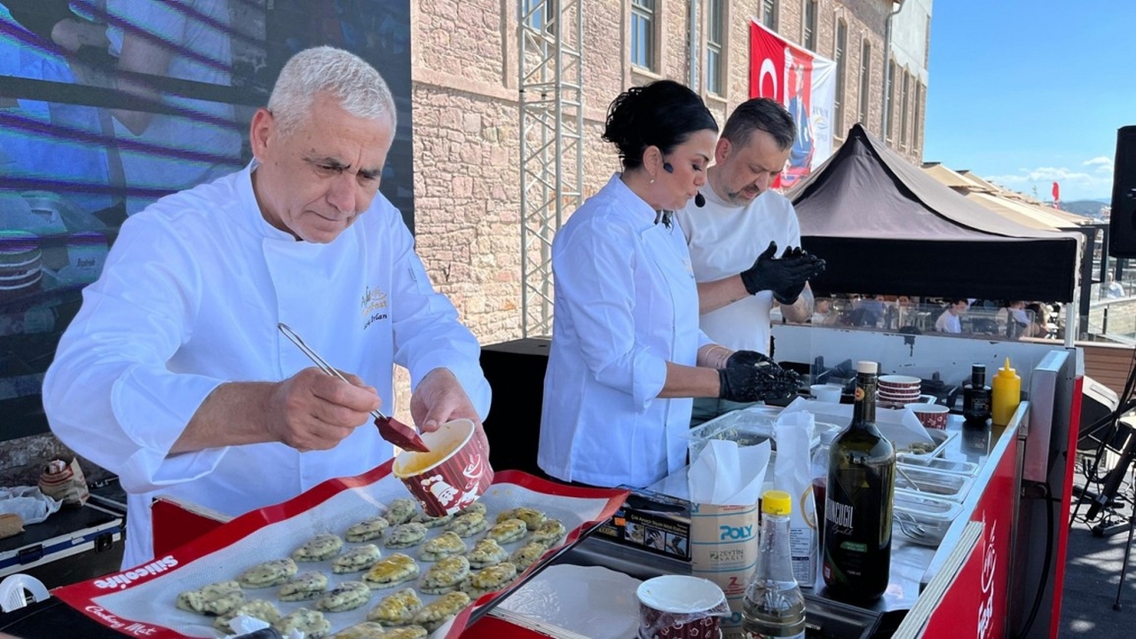 01-GASTROFEST-AYVALIK-ILE-YEREL-LEZZETLER-DUNYA-SAHNESINE-TASINDI_1280x720 Ayvalık GastroFest başvuru süreci resmen başladı