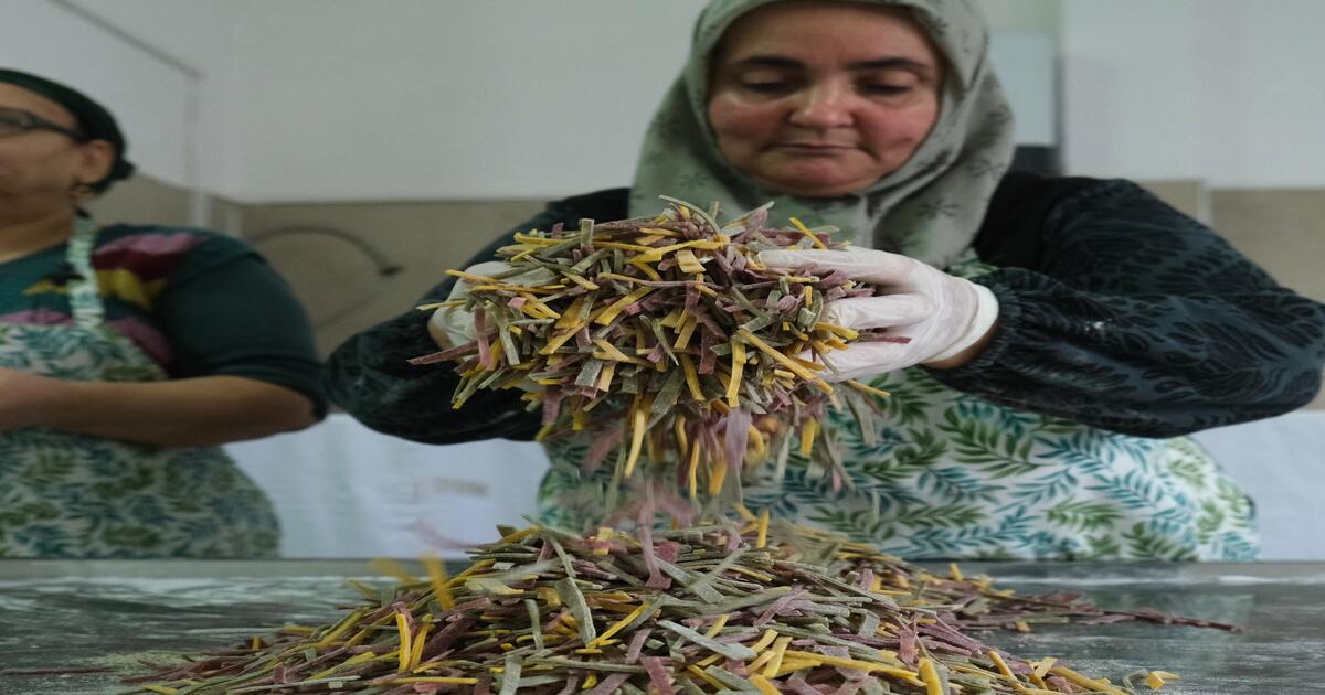 01 Ayvalık Belediyesi Kooperatifi'nden Sofralara Kadın Emeği