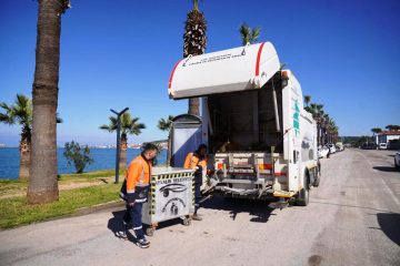 02-2-360x240 Ayvalık’ta Konteynerler Dezenfekte Ediliyor