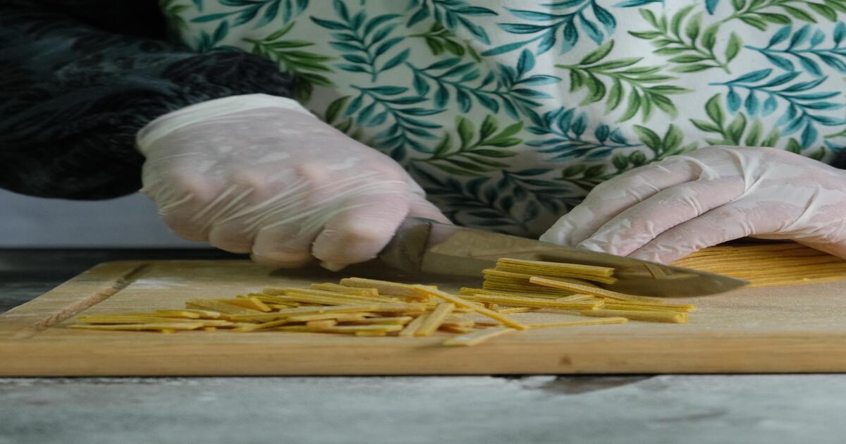 02 Ayvalık Belediyesi Kooperatifi'nden Sofralara Kadın Emeği