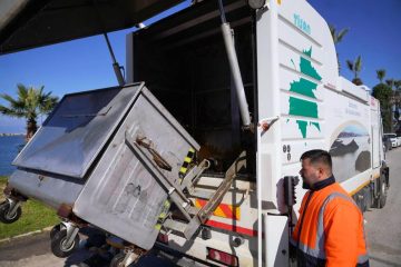 05-2-360x240 Ayvalık’ta Konteynerler Dezenfekte Ediliyor