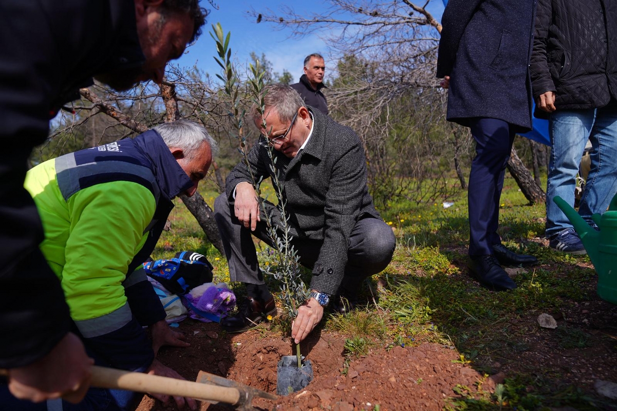 08_1201x800 Ayvalık'ta Geleceğe Nefes: 150 Fıstık Çamı Toprakla Buluştu