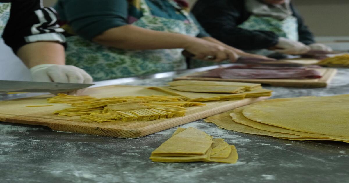 09-1 Ayvalık Belediyesi Kooperatifi'nden Sofralara Kadın Emeği
