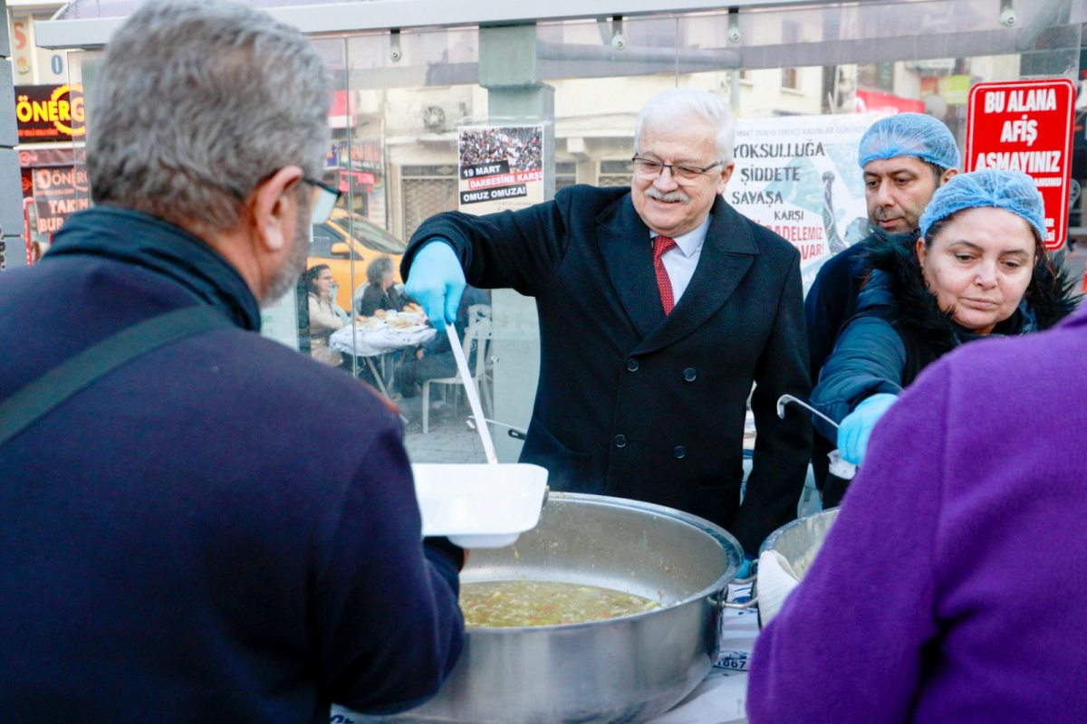 Burhaniye’de Kadir Gecesi’nde 4 Bin Kişilik İftar