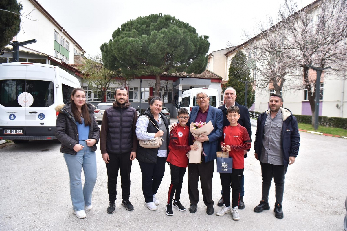 Altıeylül’de Efsane Buluşma: Genç Sporcular Devlerle Bir Arada
