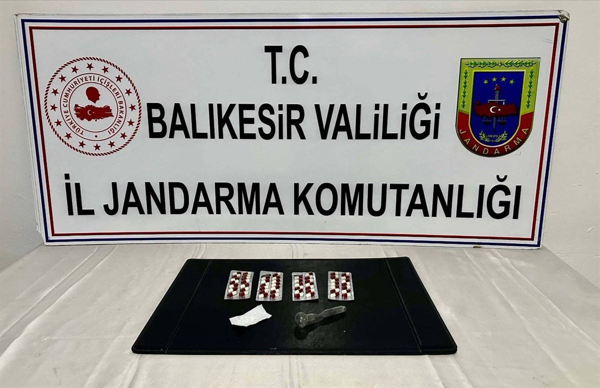 1-3 Balıkesir'de Zehir Tacirlerine Darbe! 4 İlçede Dev Operasyon