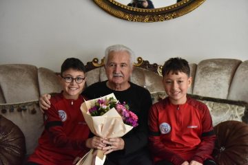 1-3_1199x800-360x240 Altıeylül'de Efsane Buluşma: Genç Sporcular Devlerle Bir Arada