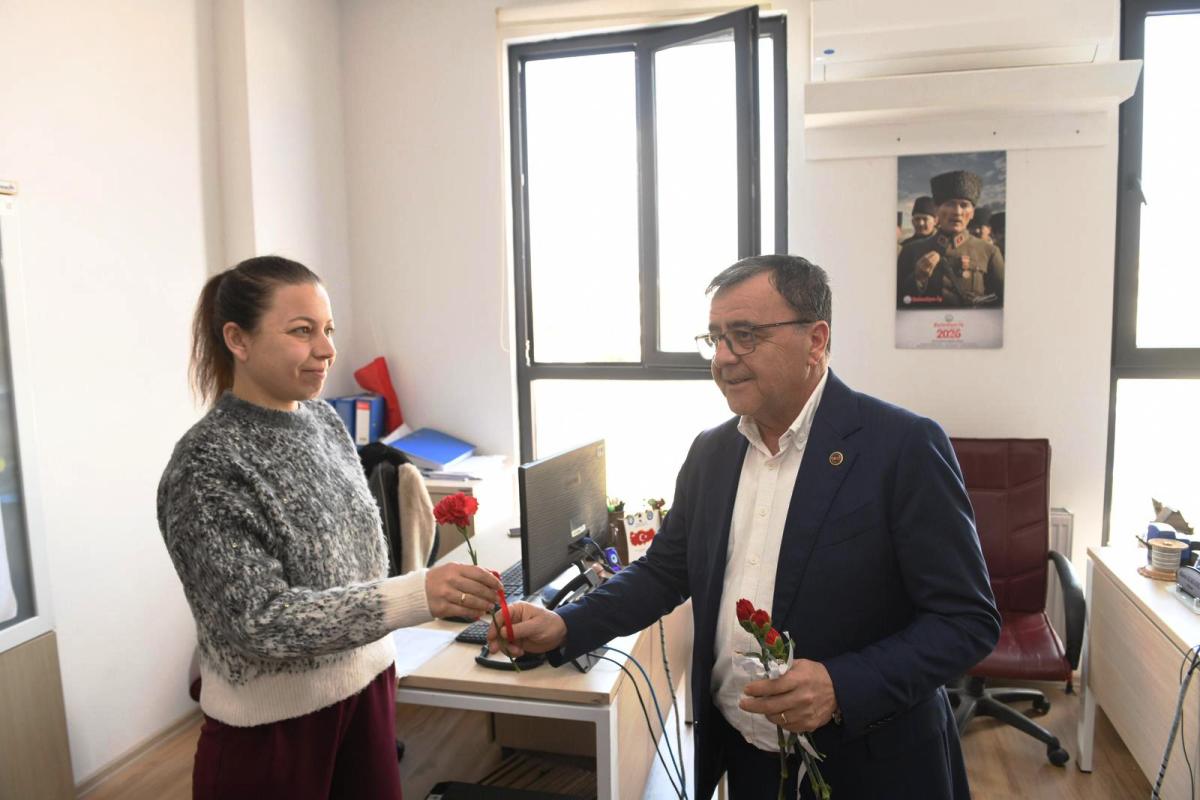 1-4 Altıeylül'de 8 Mart Mesaisi: Başkan Şehirli'den Kadınlara Ziyaret