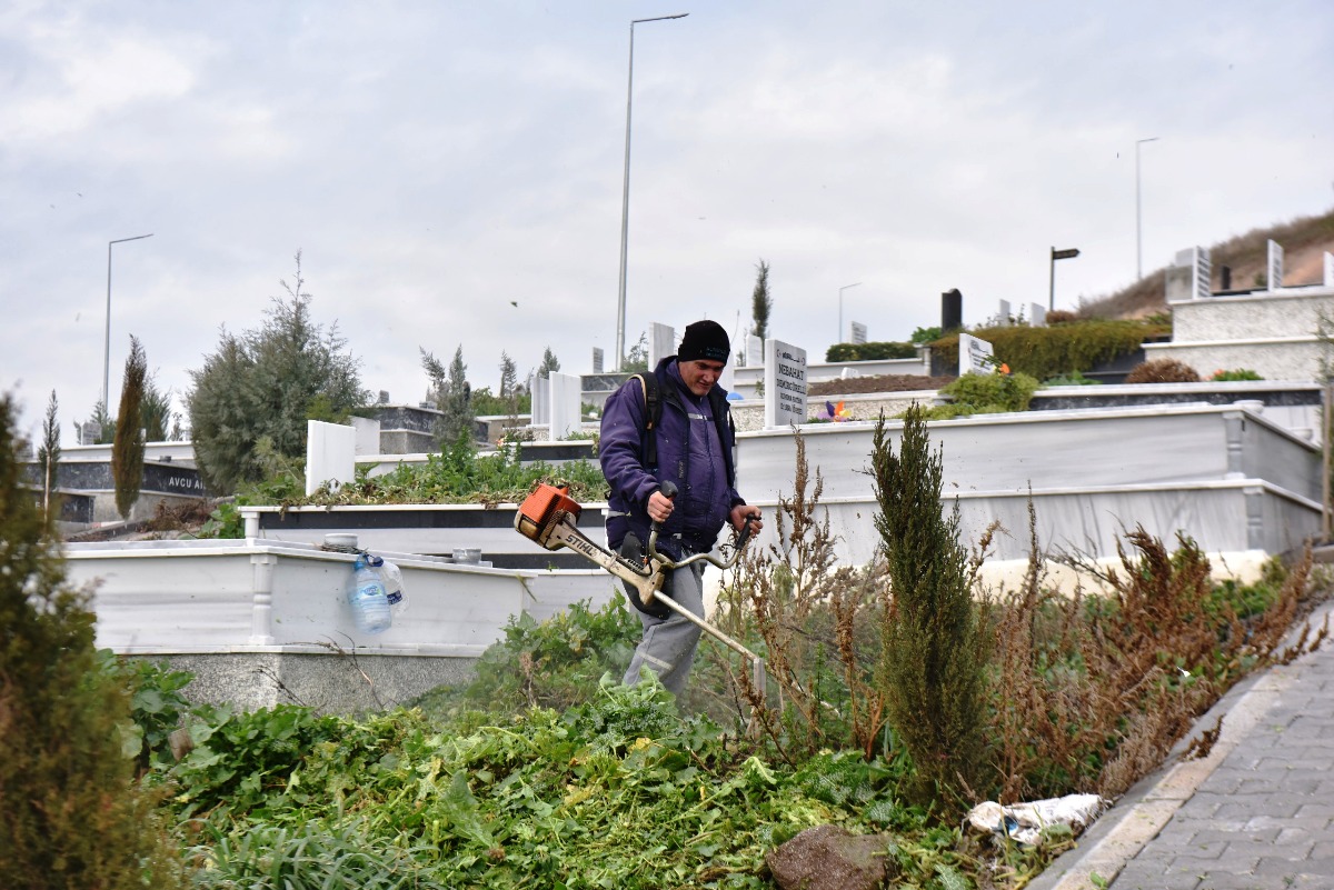 1-5-1 Altıeylül’de Mezarlıklarda Bayram Öncesi Temizlik Seferberliği