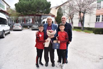 1-5_1199x800-360x240 Altıeylül'de Efsane Buluşma: Genç Sporcular Devlerle Bir Arada