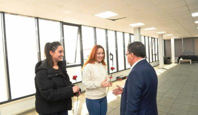 Altıeylül’de 8 Mart Mesaisi: Başkan Şehirli’den Kadınlara Ziyaret