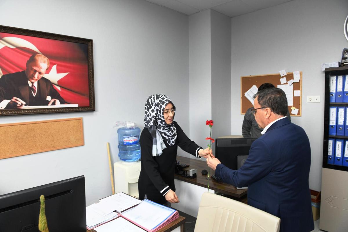 1-9 Altıeylül'de 8 Mart Mesaisi: Başkan Şehirli'den Kadınlara Ziyaret