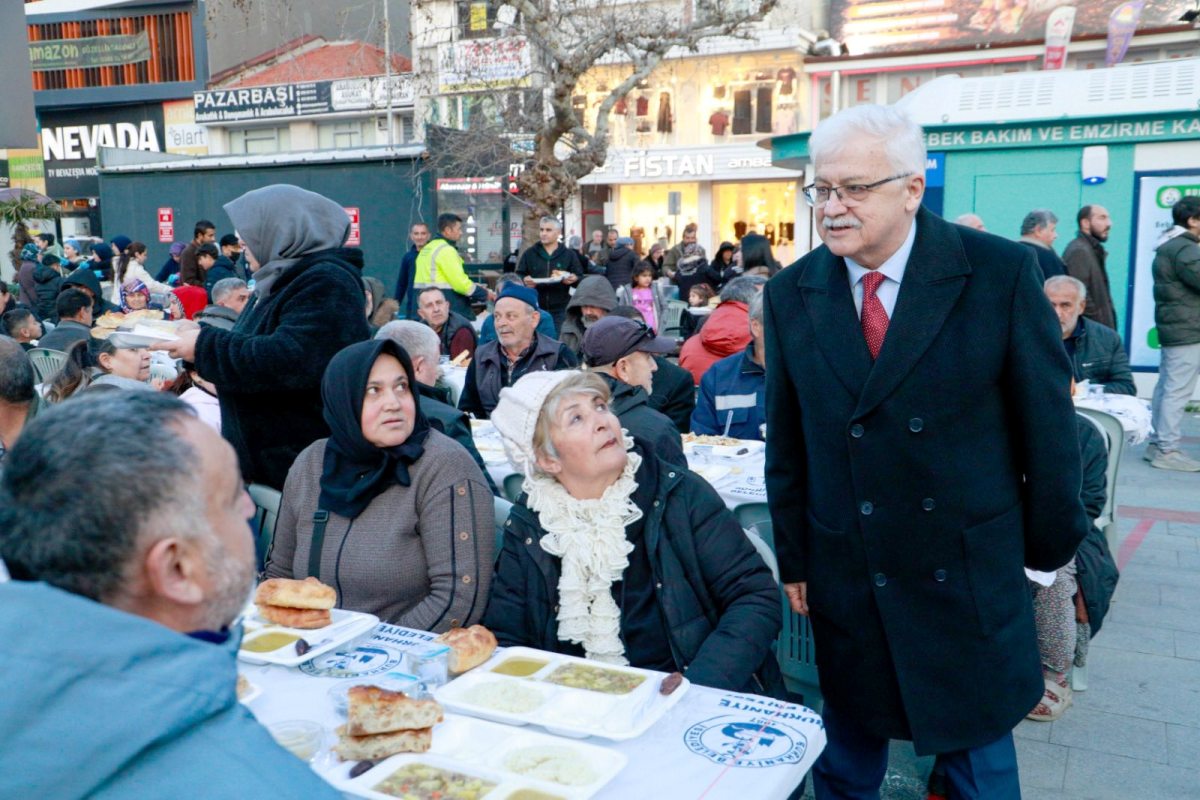 10-3 Burhaniye’de Kadir Gecesi’nde 4 Bin Kişilik İftar