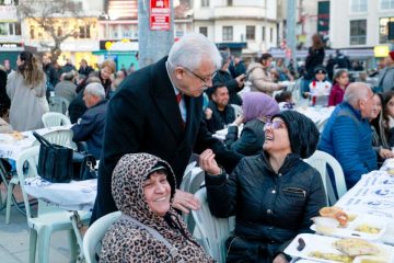 11-2-360x240 Burhaniye’de Kadir Gecesi’nde 4 Bin Kişilik İftar