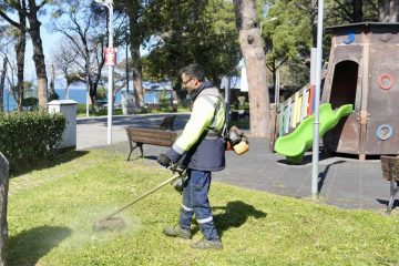 11-360x240 Burhaniye Belediyesi Park ve Yeşil Alanlarda Bahar Mesaisi