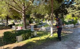 Ayvalık’ta Mezarlıklar Bayrama Hazırlandı