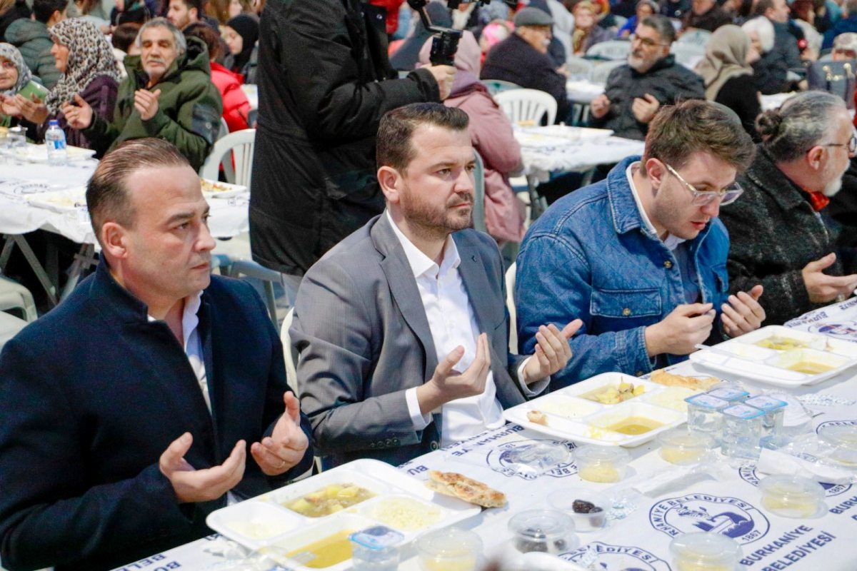 15 Burhaniye’de Kadir Gecesi’nde 4 Bin Kişilik İftar