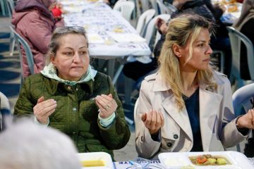 16-360x240 Burhaniye’de Kadir Gecesi’nde 4 Bin Kişilik İftar